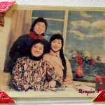 Etwa Ende der 1970er Jahre. Im Hintergrund der Zhan Qiao Pier, ein Wahrzeichen Qingdaos