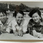 Freundinnen oder Studentinnen am Strand, 1980er Jahre